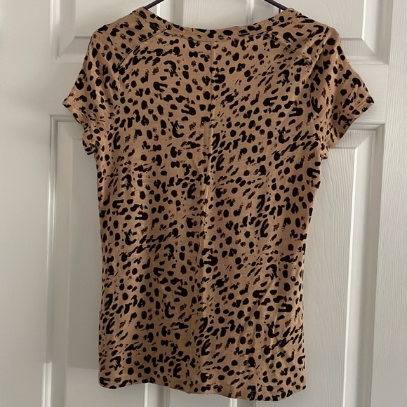 Women’s Banana Republic Leopard tee Size small - Picture 2 of 3